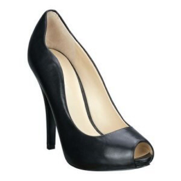 Nine West Scalloped Edge Leather Peep Toe Pump
