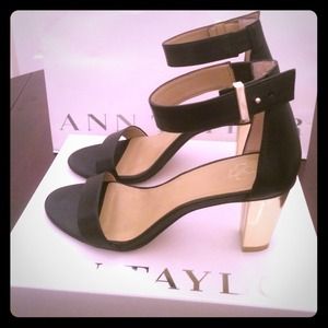 Ann Taylor gold metallic heeled sandal