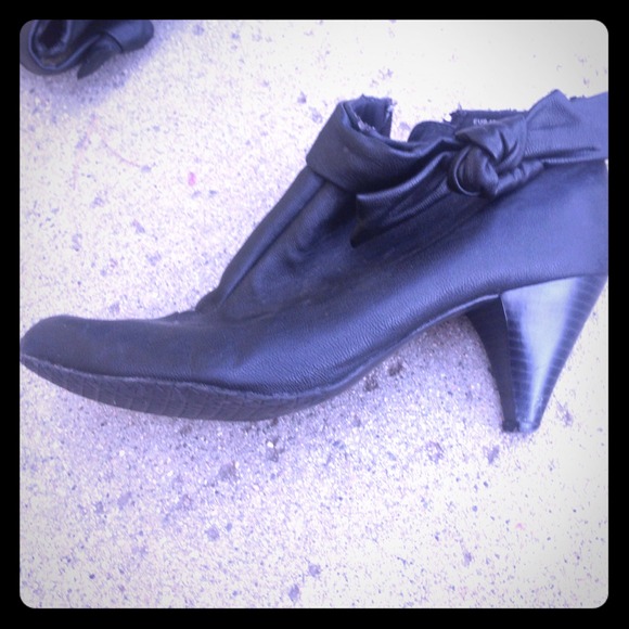 Black heels from divided