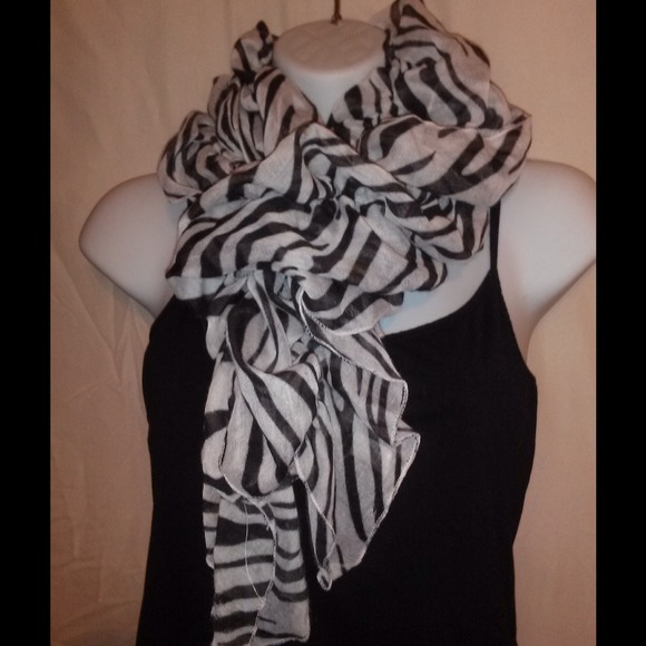 @Vanessa 2 for 1 multi purpose animal print scarve - Picture 3 of 4