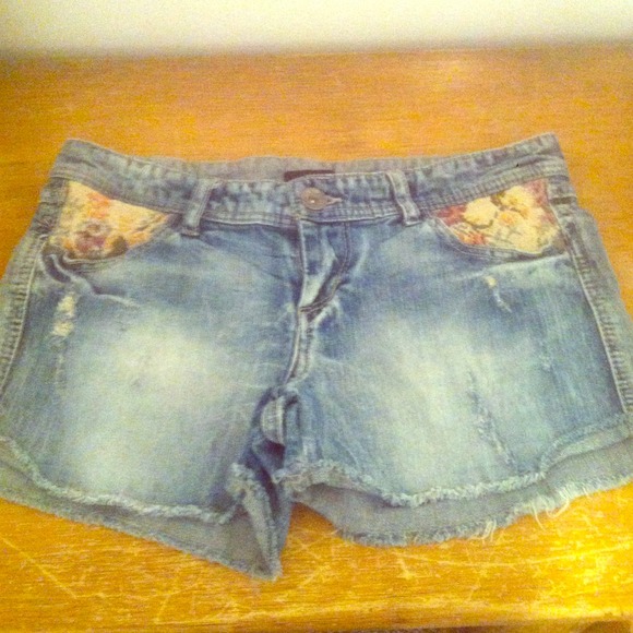 Denim jean shorts with floral embroidery