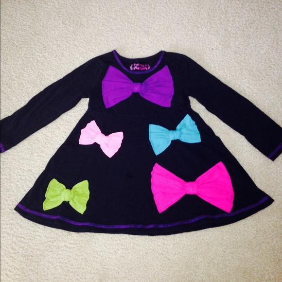Pretty bright girls bow embellished top/tunic!