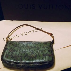 Limited Edition LOUIS VUITTON Graffiti Pochette