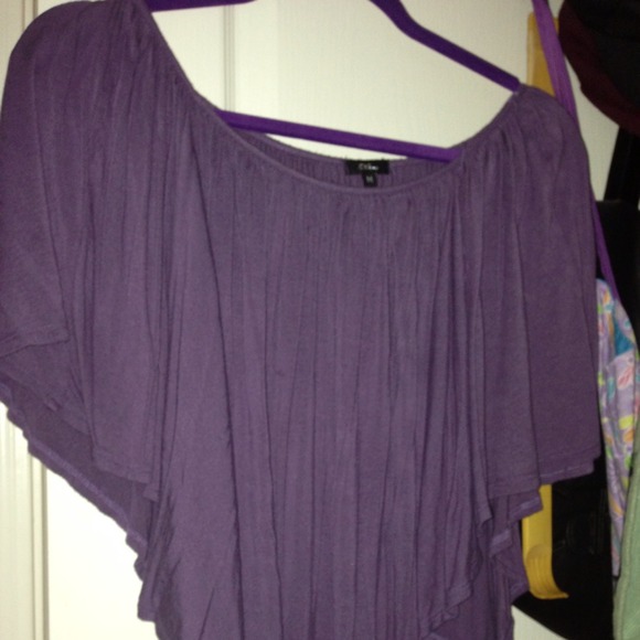 ๐๐ DONATED๐๐ 2 tops - Picture 2 of 2