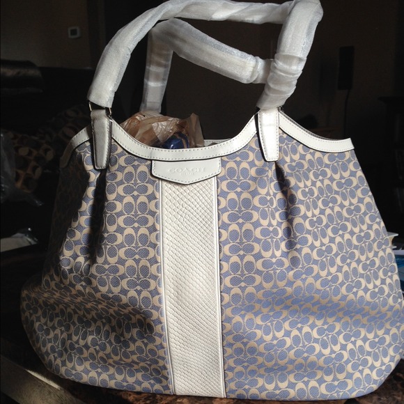 Coach Chanberry Duffle bag!! Leather feel!⤵️💲200