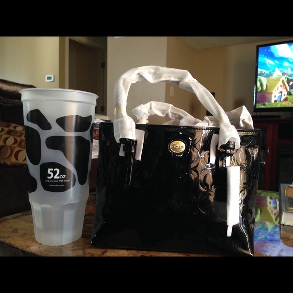 Mini black leather Coach Purse😱💲100🏃👛👛👍