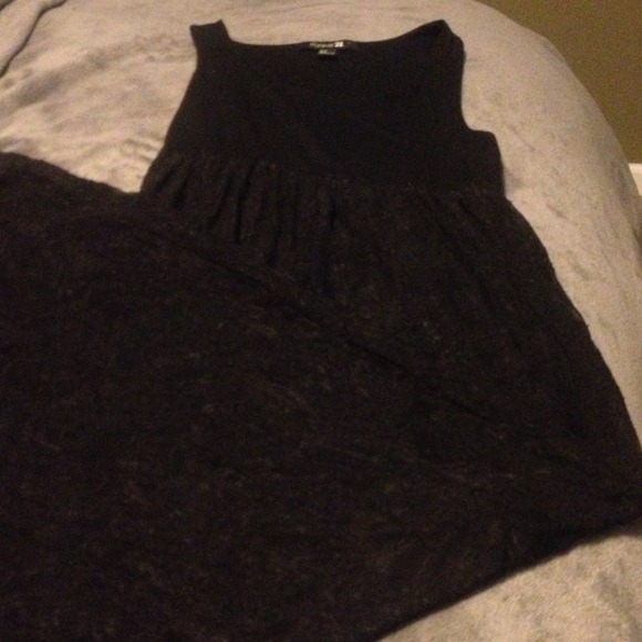 Black lace maxi - Picture 1 of 2