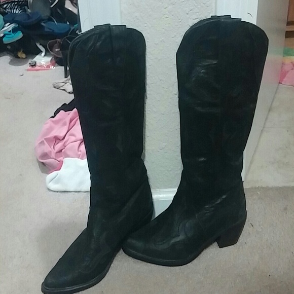 Black cowgirl boots