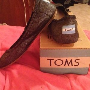 Tom's Ballet Flat's; jet black metallic