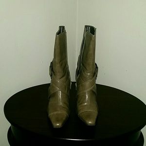 Filene Montoya Taupe Boots