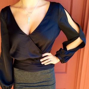 NWT Slit sleeve Bebe blouse