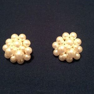Costume pearl earrings