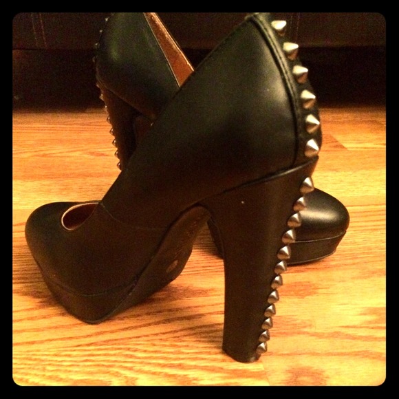 cosmopolitan Shoes - Black studded heels. Size 7