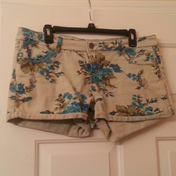 Vintage Style Floral Short - Picture 1 of 2