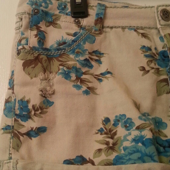 Vintage Style Floral Short - Picture 2 of 2