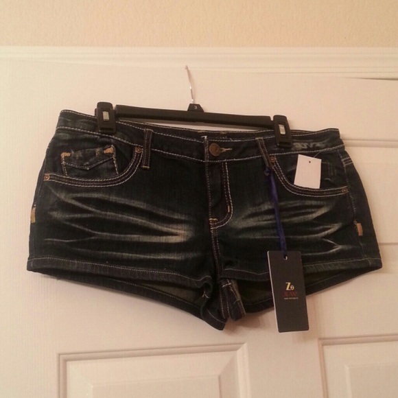 Star Pocket Detail Short - Picture 1 of 3