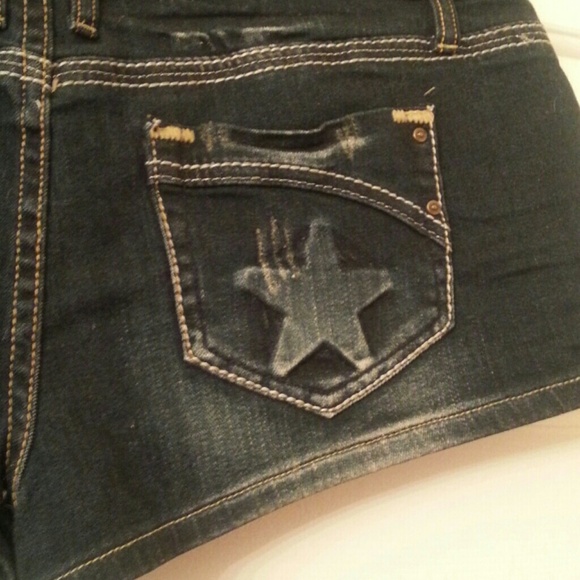 Star Pocket Detail Short - Picture 3 of 3