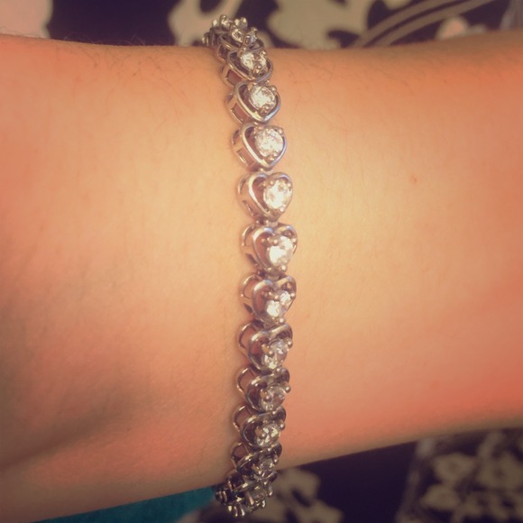 For @reymarmarc - Heart-shaped Link Bracelet