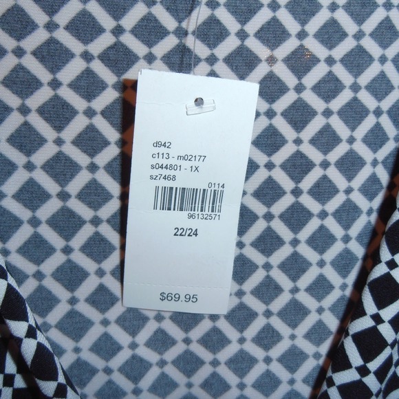 Lane Bryant NWT Flattering Dress Plus Size 22/24 - Picture 2 of 3