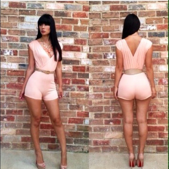 🆕Light pink sexy deep v neck romper🆕