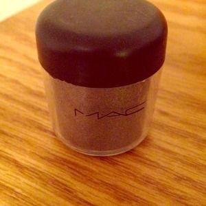 Mac Silver Ring Pigment