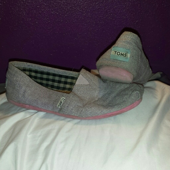 Pink Pop TOMS saved for @bevans91!