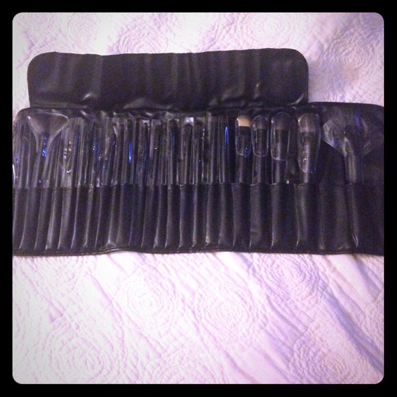 24 piece makeup brush set