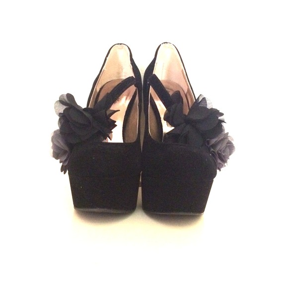 Black velvet heels