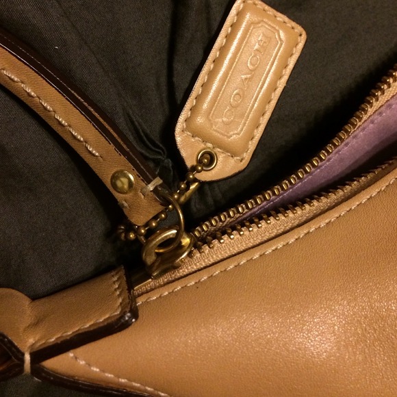 Classic soho leather tan bag w/ lavender inside - Picture 2 of 8