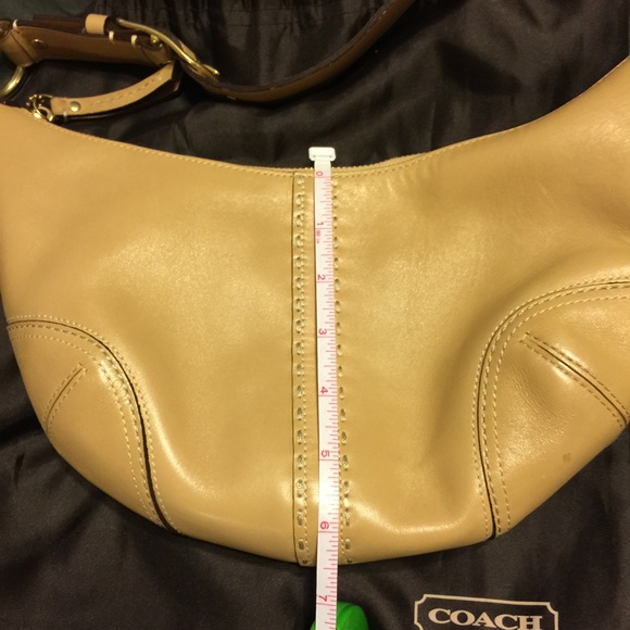 Classic soho leather tan bag w/ lavender inside - Picture 4 of 8