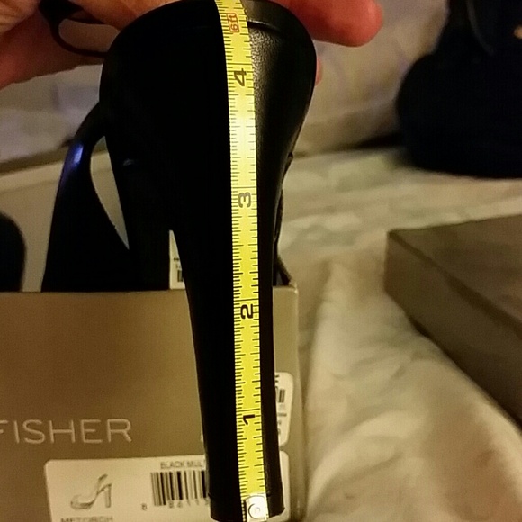 Pics of heel marc fisher - Picture 1 of 1