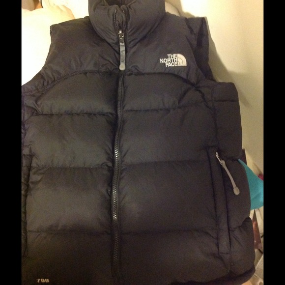 North Face vest✋not for sale, hold✋for amberholte