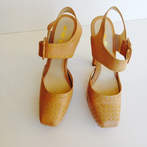 L.A.M.B. All leather tan strappy pumps Sz 9 new - Picture 2 of 4
