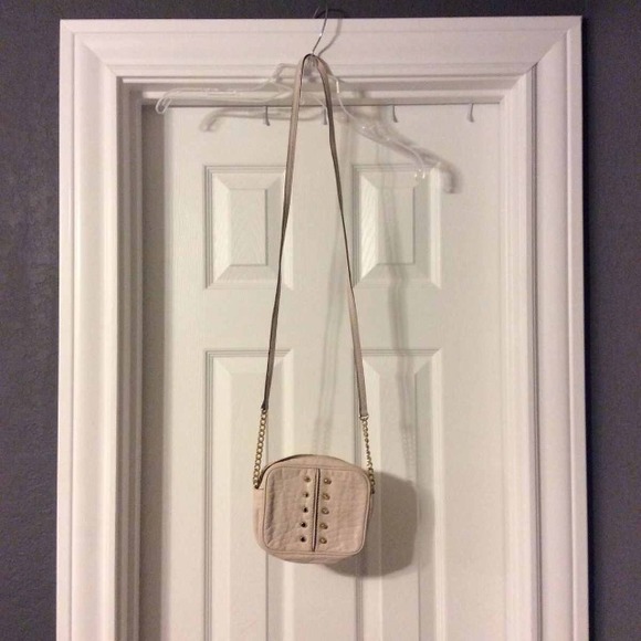 SOLD!! Price reduced!! Michael Kors cross body - Picture 2 of 4