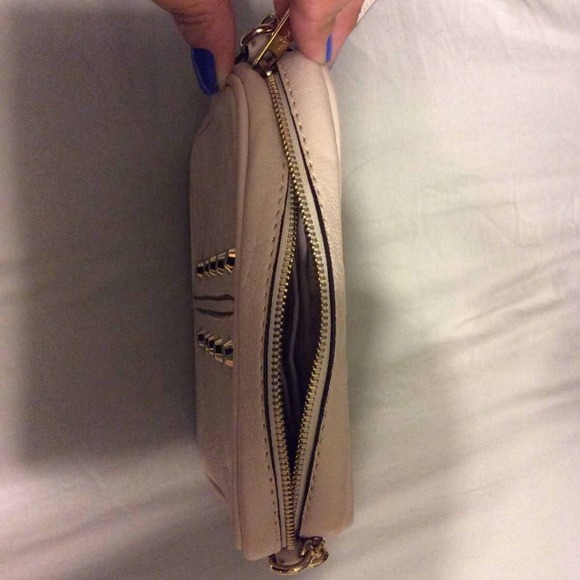 SOLD!! Price reduced!! Michael Kors cross body - Picture 4 of 4