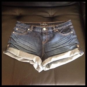 RESERVED Great-Looking Roll-Tab Jean Shorts