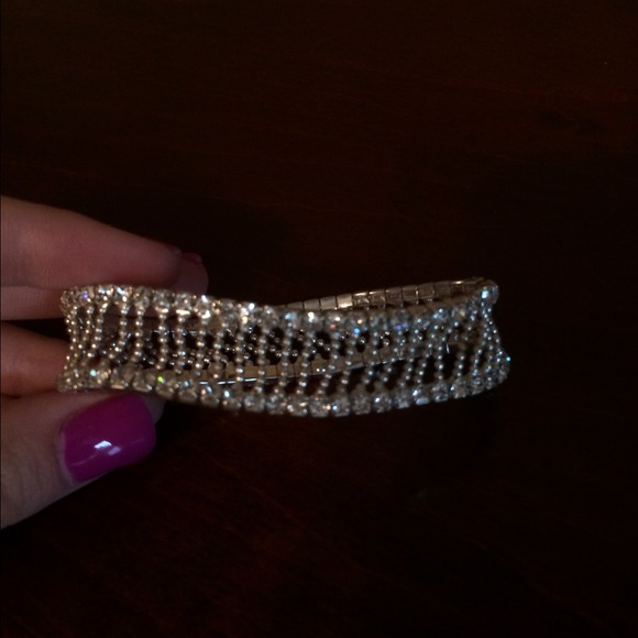 Stretchy rhinestone bracelet