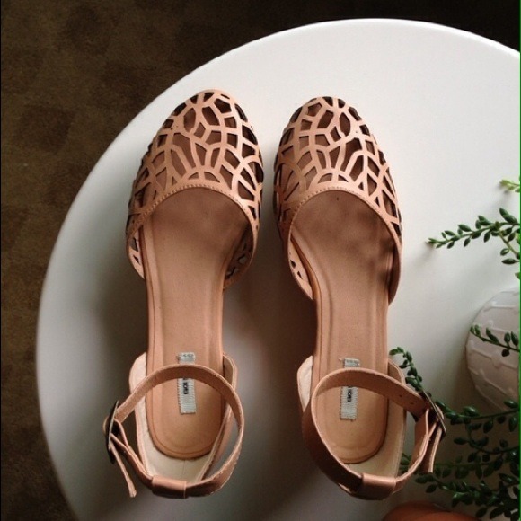 SOLD Urban Outfitters Kimchi Blue Flatforms- 7 - Picture 3 of 3