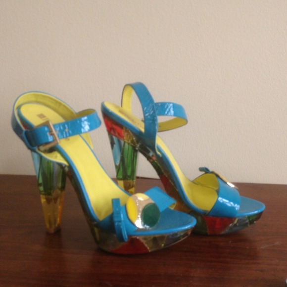 Shoes - Picture 2 of 3