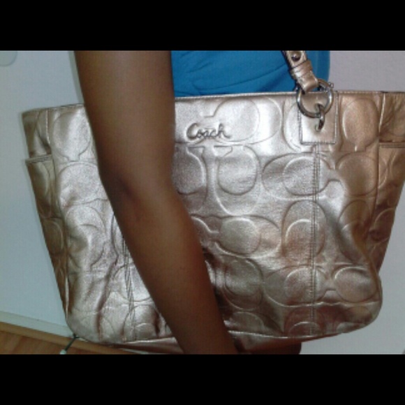 *****SOLD***** Authentic Coach Shoulder Bag - Picture 2 of 4