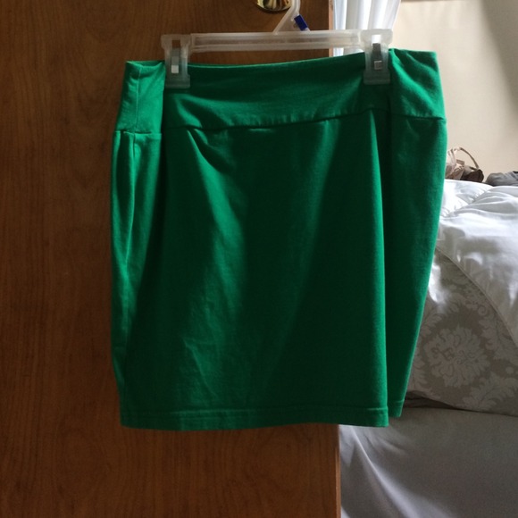 Fitted skirt - Picture 2 of 2