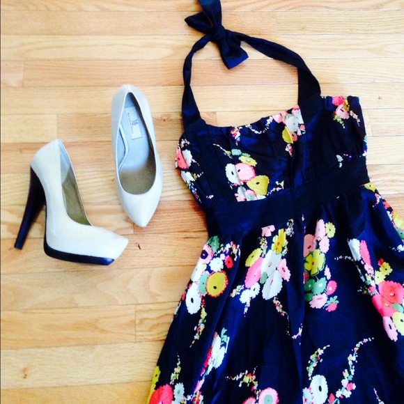 ⚠️MOVING OUT:Make best offer! MIA Lim. Ed Pumps! - Picture 3 of 4