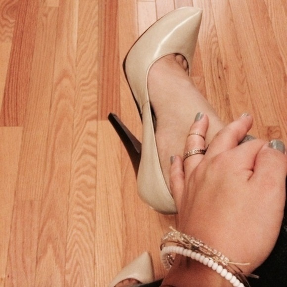 ⚠️MOVING OUT:Make best offer! MIA Lim. Ed Pumps! - Picture 4 of 4