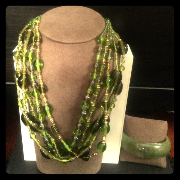 Beaded olive necklace and bangle set
