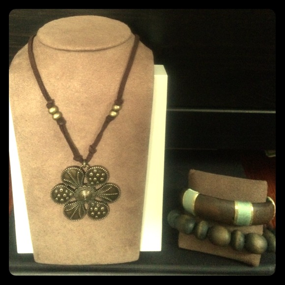 Bohemian suede necklace set with two bracelets