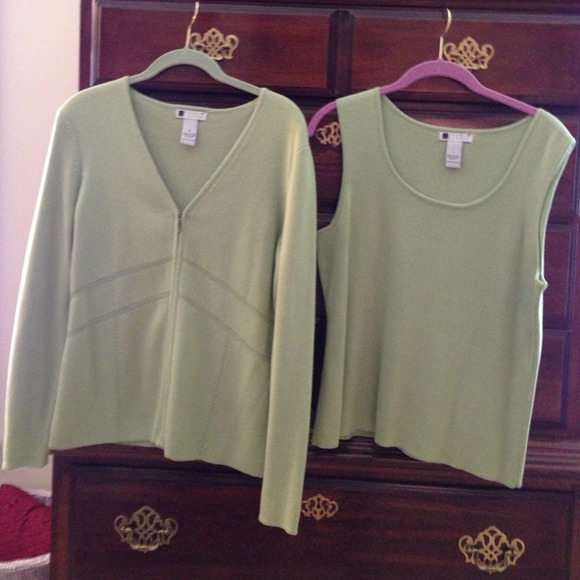 Kiwi twin set with zipper in front 100%cotton cute