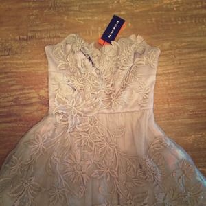 Karen Millen // size 6 // gray strapless dress