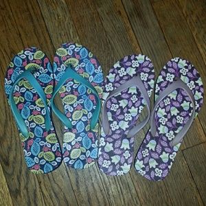2 pairs of Vera Bradley flip flops