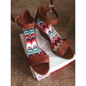 American eagle tan wedge