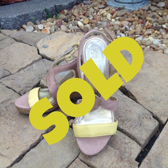 🚫SOLD🚫 Nude and pastel yellow wedges.